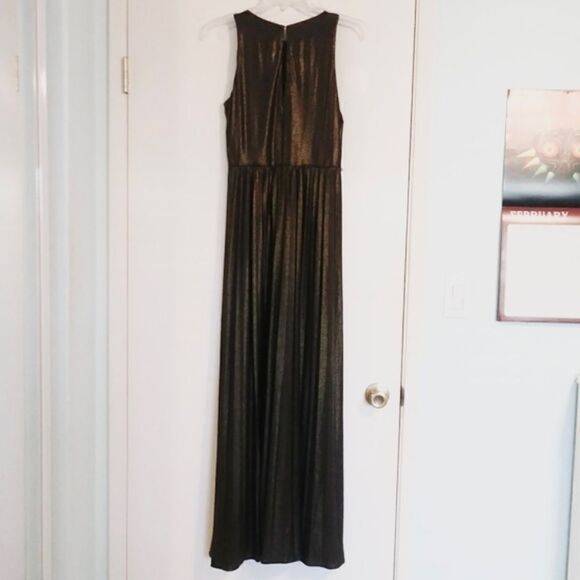 Donna Morgan Gold/Bronze Metallic Sleeveless Formal Maxi Dress - Picture 3 of 7